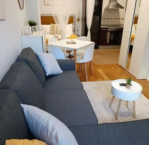 Διαμέρισμα Carrerahouses Lovely